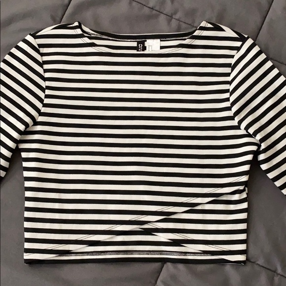 Black and white stripe long sleeve crop - Picture 3 of 3